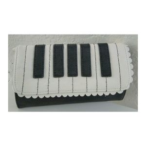 💕 Betsey Johnson Wallet